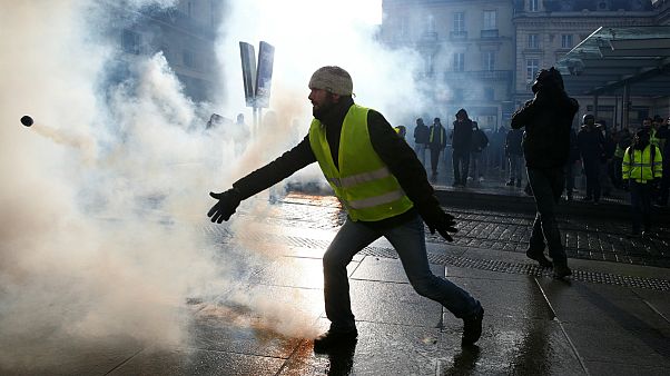 اعتراض جلیقه زردها در فرانسه؛ هزاران نفر برای دهمین هفته به خیابانها آمدند اعتراض جلیقه زردها در فرانسه؛ هزاران نفر برای دهمین هفته به خیابانها آمدند