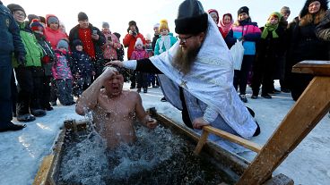 روسیه؛ عید خاج‌‌شویان و غسل در دریاچه یخ‌زده