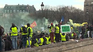 Los 'chalecos amarillos' desconfían de la via al diálogo propuesta por Macron