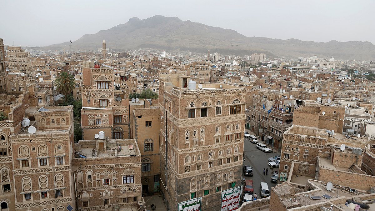 التحالف الذي تقوده السعودية يشن ضربات جوية على العاصمة اليمنية صنعاء