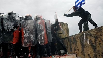 Gegen Nord-Mazedonien: Zehntausende demonstrieren in Athen