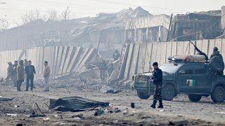 Afganistan'da valiye bombalı saldırı