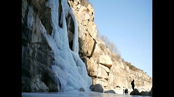 Wasserfall am Heiligen Berg eingefroren Wasserfall am Heiligen Berg eingefroren