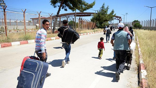 Dünya Ekonomik Forumu: Türkiye'nin yüzde 61'i 'göçmenler ülkem için kötü' diyor Dünya Ekonomik Forumu: Türkiye'nin yüzde 61'i 'göçmenler ülkem için kötü' diyor