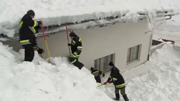 Nyolc méter havat hánytak el Ausztriában Nyolc méter havat hánytak el Ausztriában