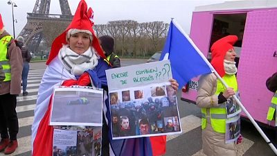 Las mujeres 'chalecos amarillos' protestan en París