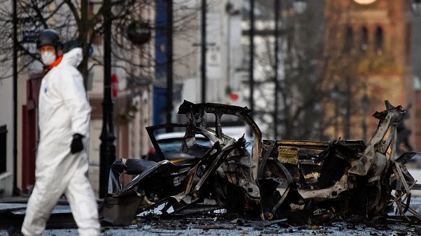 اعتقال 4 أشخاص على صلة بانفجار سيارة ملغومة في أيرلندا الشمالية اعتقال 4 أشخاص على صلة بانفجار سيارة ملغومة في أيرلندا الشمالية