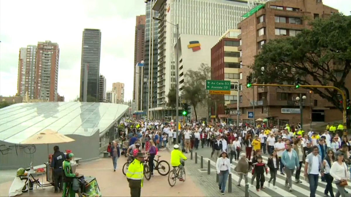 Kolumbien: Tausende Menschen protestieren gegen Terrorismus