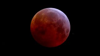 El último eclipse total de luna hasta 2022, en imágenes