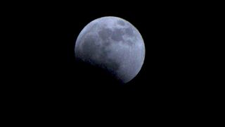 Görsel şölen: Dünya 'Kanlı Ay' tutulmasını izledi