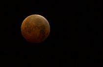 Madrid contempla la superluna de sangre