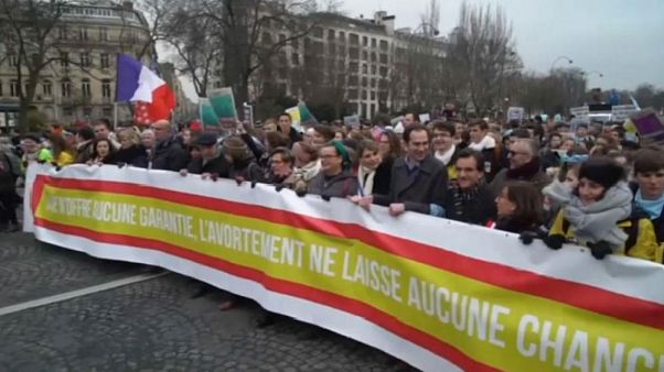Zehntausende Franzosen demonstrieren gegen Schwangerschaftsabbruch und künstliche Befruchtung Zehntausende Franzosen demonstrieren gegen Schwangerschaftsabbruch und künstliche Befruchtung