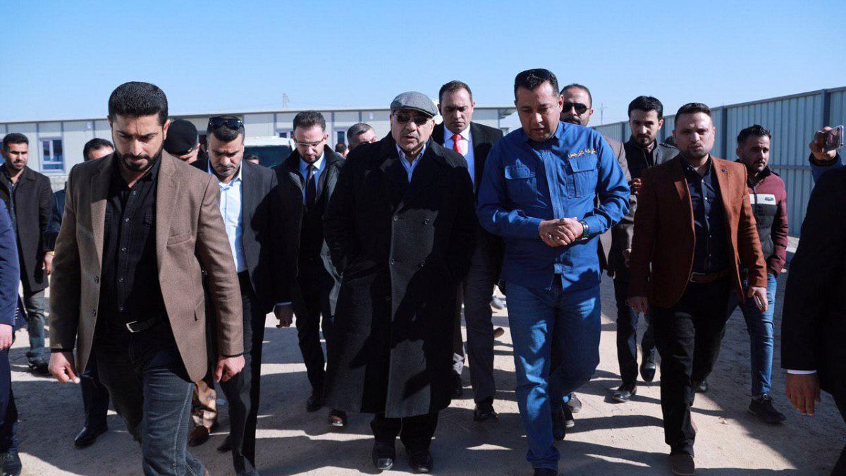 رئيس الوزراء العراقي يزور البصرة ويعد بخدمات أفضل 