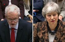 Trabalhista Jeremy Corbyn acusa Theresa May de "farsa" para... inglês ver