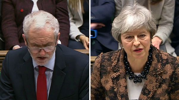 Trabalhista Jeremy Corbyn acusa Theresa May de "farsa" para... inglês ver Trabalhista Jeremy Corbyn acusa Theresa May de "farsa" para... inglês ver