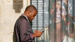 Zimbabve'de hükümetin emriyle kesilen internet yargı kararıyla geri geldi