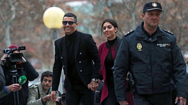 كريستيانو رونالدو أمام القضاء الإسباني في قضية تهرب ضريبي كريستيانو رونالدو أمام القضاء الإسباني في قضية تهرب ضريبي