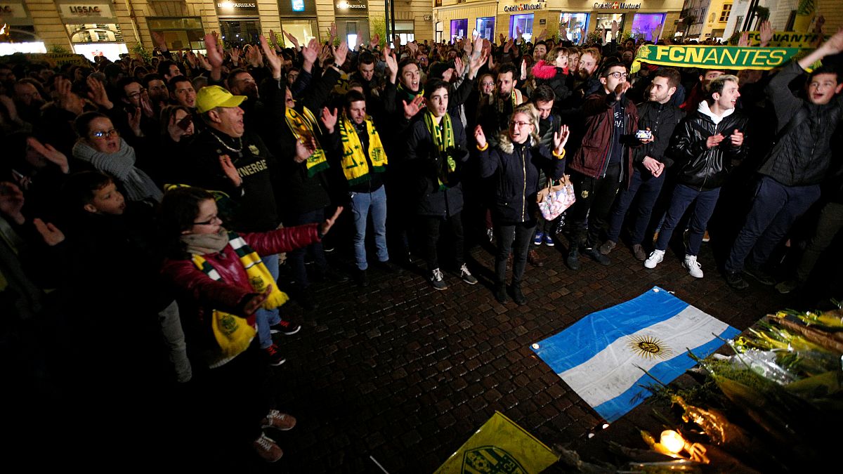 Фанаты ФК "Нант" собрались в центре города в знак поддержки Э.Сала