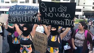 Manifestantes contra la violencia machista en Quito.