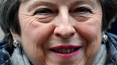 Theresa May tenta salvar acordo do Brexit