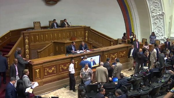 El Parlamento de Venezuela asume las competencias del Ejecutivo El Parlamento de Venezuela asume las competencias del Ejecutivo