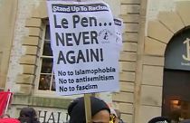 Οξφόρδη: Διαδηλωτές κατά της επίσκεψης της Μαριόν Μαρεσάλ Λε Πεν