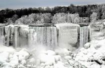 Les chutes du Niagara en partie gelées