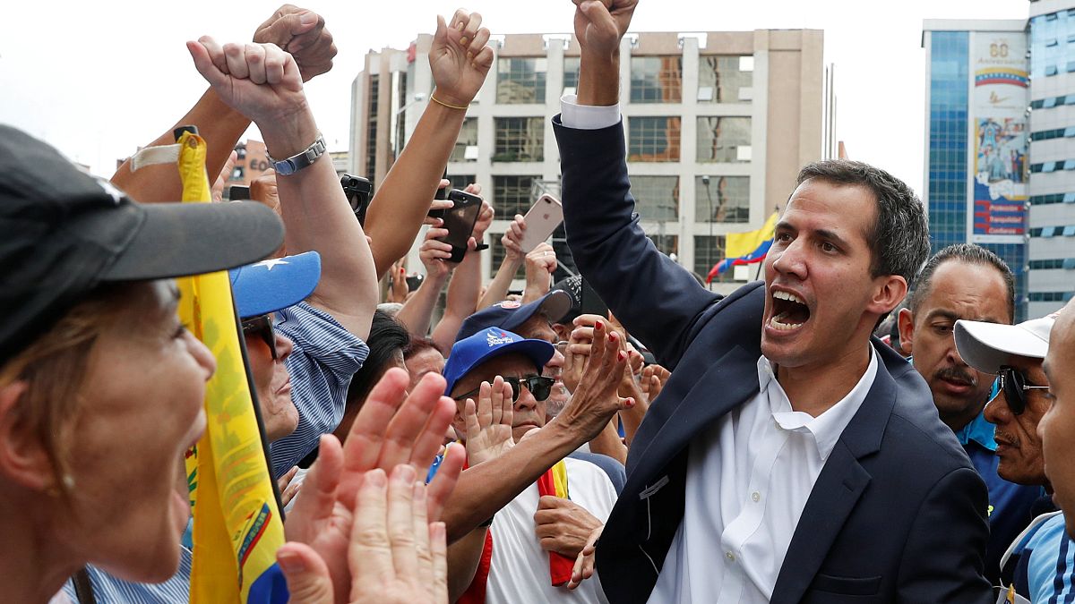 Venezuela : le président du parlement s'autoproclame "président" par intérim
