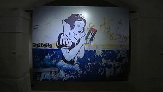 Le foto dei graffiti di Banksy a Porto