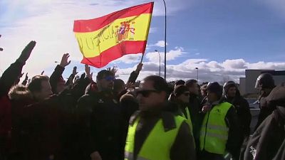 Rendőrökkel csaptak össze a madridi taxisok