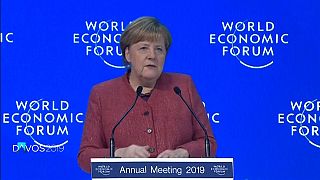 Merkel en Davos: "Hay que plantar cara al nacionalismo"