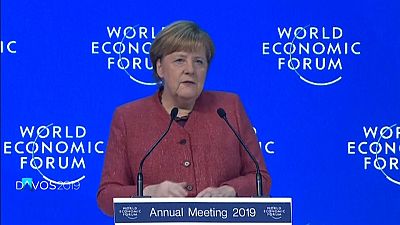 Merkel en Davos: "Hay que plantar cara al nacionalismo"