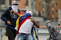 Venezuela darbenin eşiğinde mi? Ordu ‘Anayasaya dayanarak’ demokrasiyi savunabilir mi?