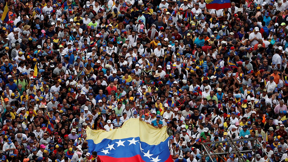 Trump Venezuela'da muhalif lider Guaido'yu meşru devlet başkanı olarak tanıdı