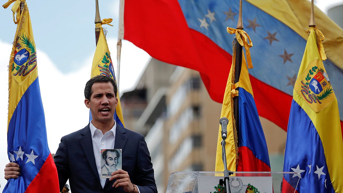 رهبر اپوزیسیون ونزوئلا خود را به‌عنوان رئیس جمهور موقت معرفی کرد