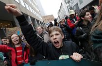 Brüksel'de 35 bin genç iklim değişikliğine karşı yürüdü