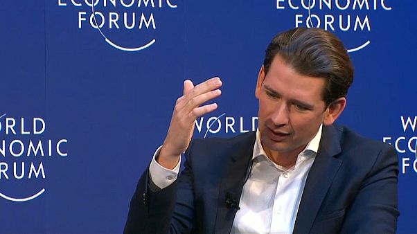 Лидеры стран ЕС спорят в Давосе о возможности переноса "брексита" Лидеры стран ЕС спорят в Давосе о возможности переноса "брексита"