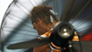 Son 10 yılın en sıcak gününü yaşayan Avustralya'da tenis turnuvasında maçlar ertelendi