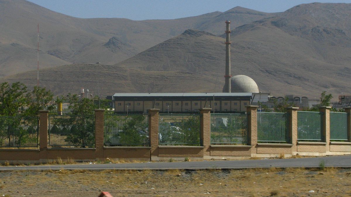 مسؤول: إيران ستستمر بتجاربها النووية حال تراجع الغرب عن الاتفاق