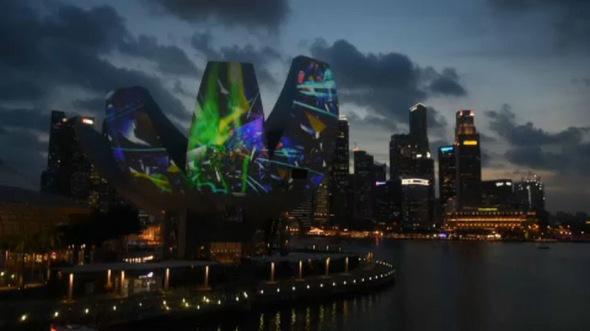 Singapur'un 200'üncü yılına özel ışık festivali