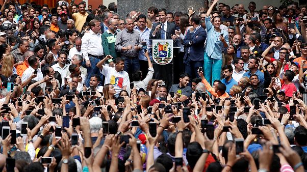 Venezuela, è legale quanto fatto da Guaidó? Chi ha ragione tra lui e Maduro? Venezuela, è legale quanto fatto da Guaidó? Chi ha ragione tra lui e Maduro?