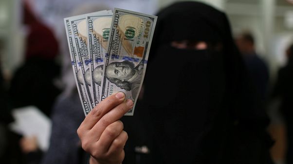 بموافقة حماس قطر ستدفع 20 مليون دولار كمساعدات إنسانية لدعم قطاع غزة بموافقة حماس قطر ستدفع 20 مليون دولار كمساعدات إنسانية لدعم قطاع غزة