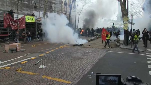 Al menos 42 detenidos en la última protesta de los chalecos amarillos Al menos 42 detenidos en la última protesta de los chalecos amarillos