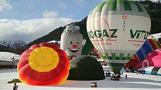 شاهد: انطلاق مهرجان المناطيد في مدينة شاتو أوكس السويسرية