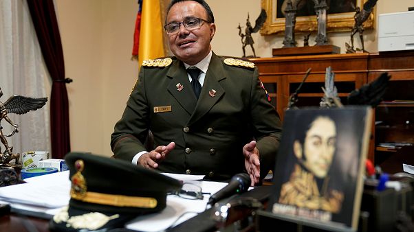 ABD'de görevli Venezuelalı askeri ataşe saf değiştirdi: Maduro'yu devlet başkanı olarak tanımıyorum ABD'de görevli Venezuelalı askeri ataşe saf değiştirdi: Maduro'yu devlet başkanı olarak tanımıyorum