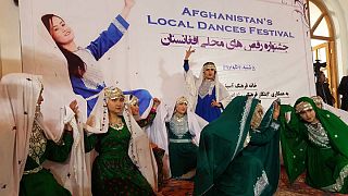 واکنش‌ها به رقص دختران در جشنواره رقص‌های محلی افغانستان