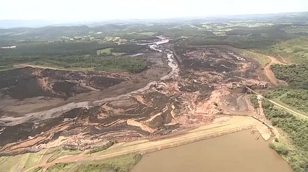 Brasile, diga: ripresi soccorsi dopo rischio nuovi cedimenti Brasile, diga: ripresi soccorsi dopo rischio nuovi cedimenti