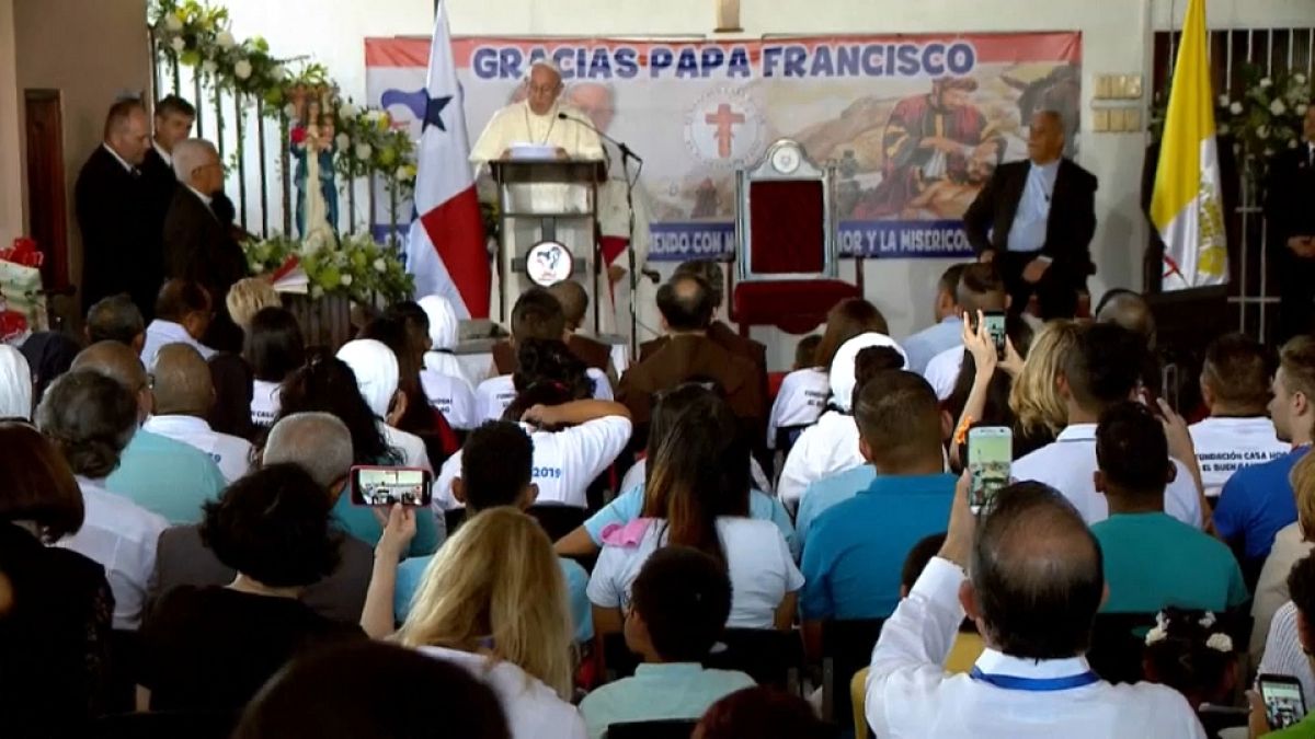 El papa pide una solución "justa y pacífica" para Venezuela