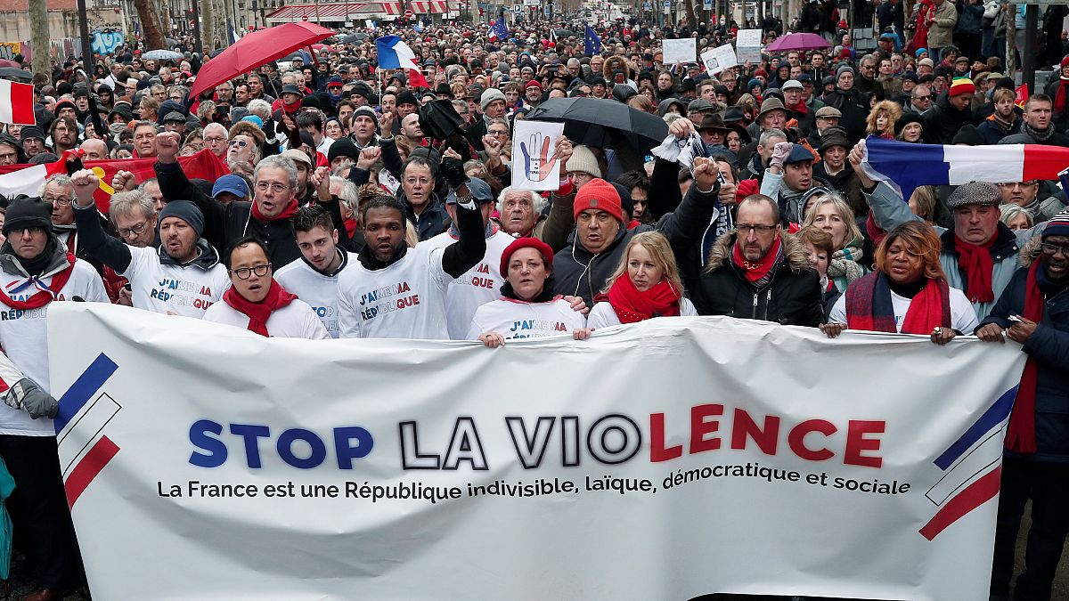 پس از جلیقه زردها، شال قرمزها در پاریس تظاهرات کردند