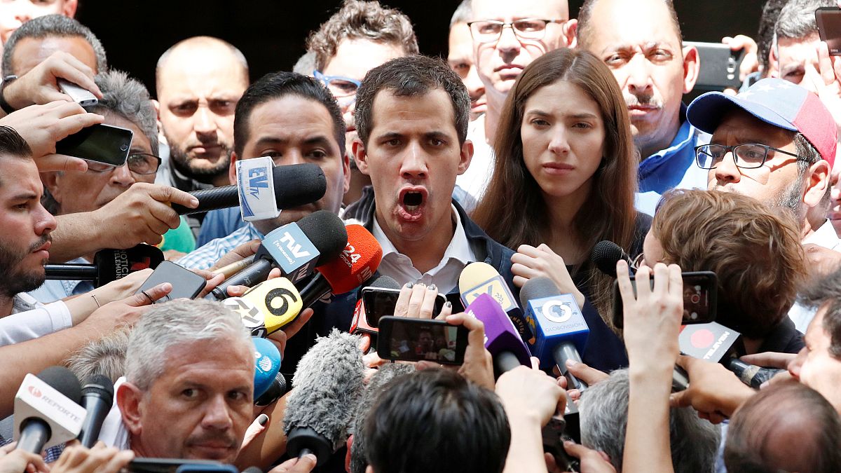 زعيم المعارضة الفنزويلية خوان غوايدو: "أنا الرئيس الشرعي الوحيد لفنزويلا"